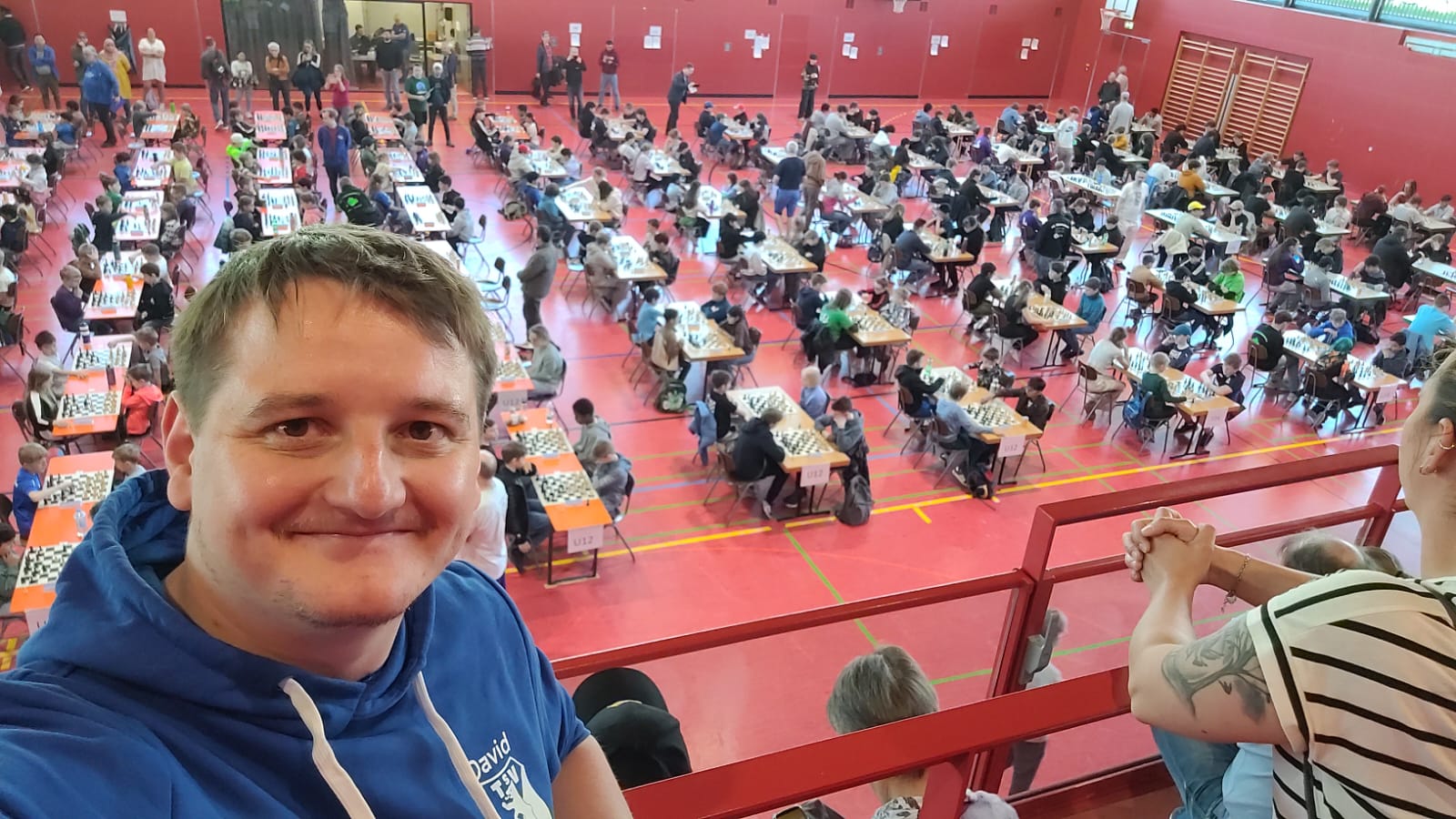 Postbauer-Heng – YouTube-Stars im roten Salon